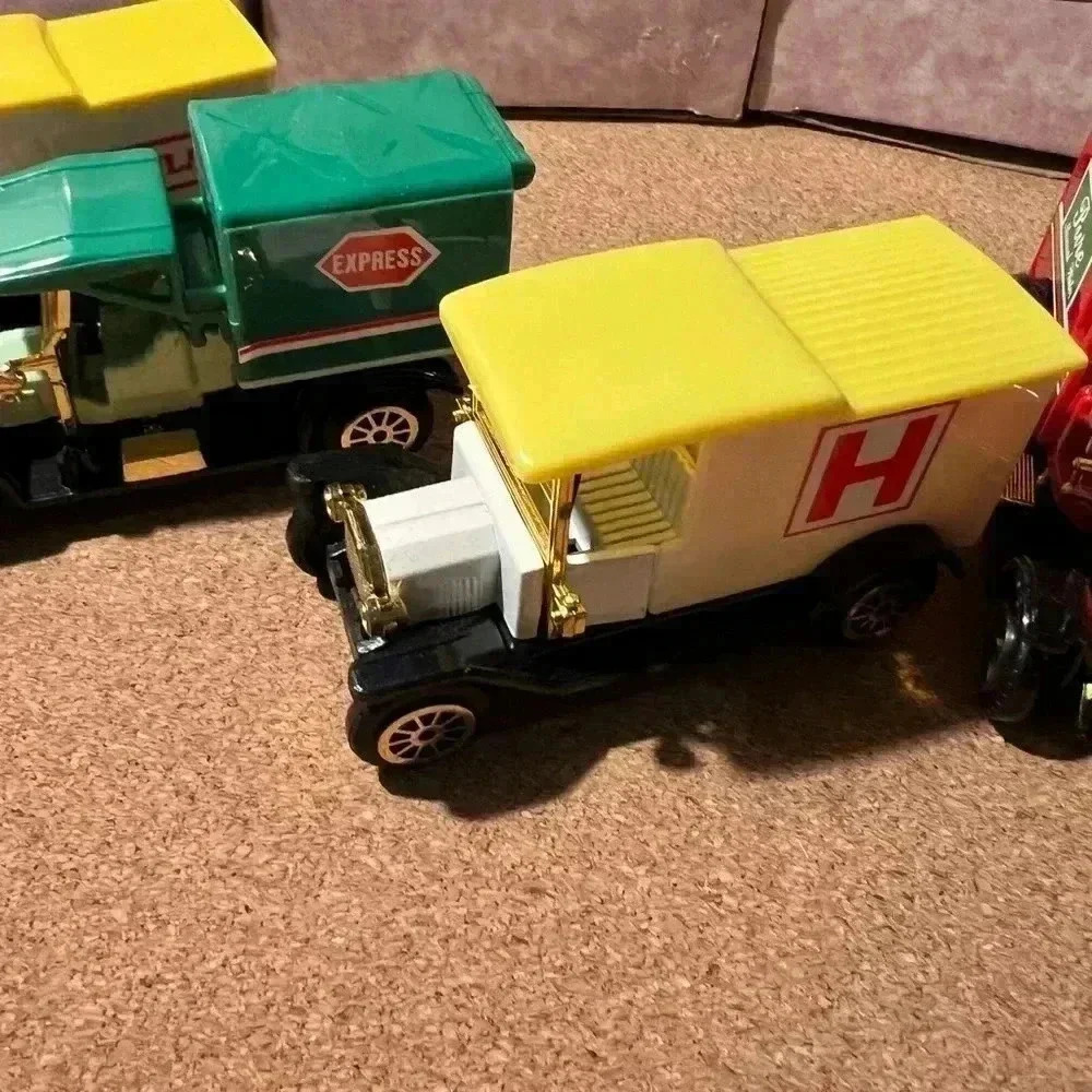 Vintage Collectors Set Of Classic Trucks Set Of 8 Readers Digest - Picture 9 of 12